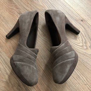 Clarks Cushion Soft Suede Heel - Size 6.5 M